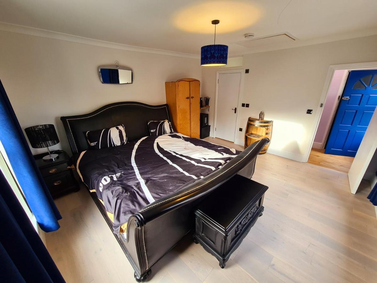 Southsea Royale Studio, James Bond, Parking, Seafront Portsmouth Exterior foto