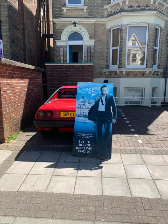 Southsea Royale Studio, James Bond, Parking, Seafront Portsmouth Exterior foto