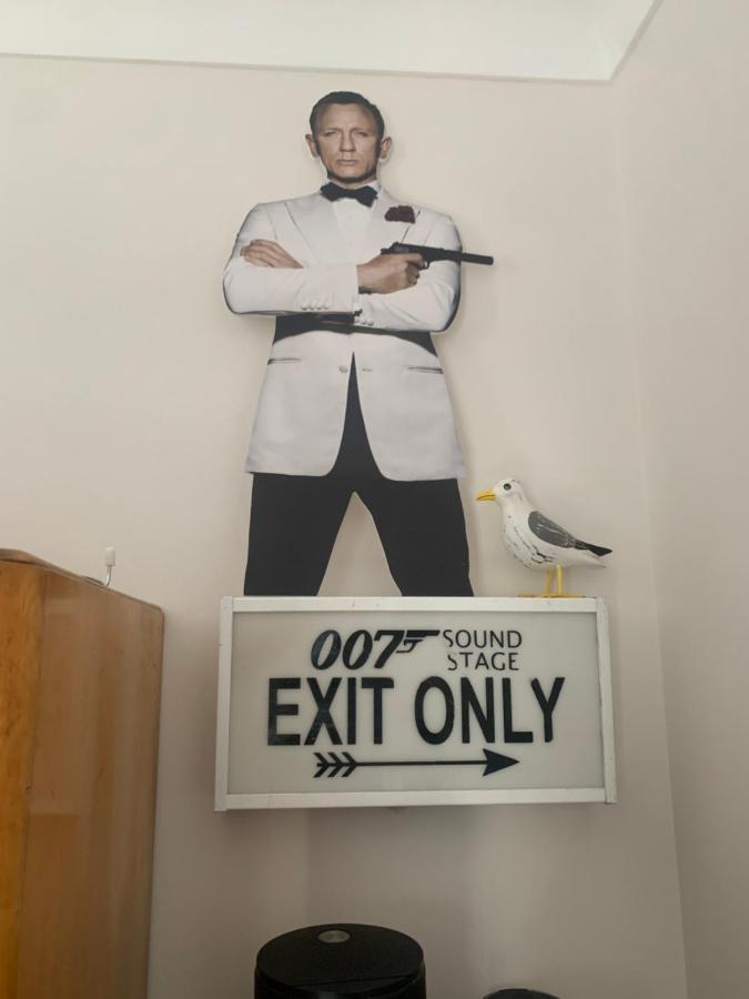 Southsea Royale Studio, James Bond, Parking, Seafront Portsmouth Exterior foto